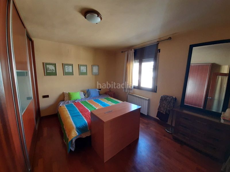 Foto a6cf3d6b-56e4-47e7-9a87-6589af157bb8. Masia amb xemeneia calefacció aparcament a Cervià de les Garrigues