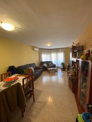 Appartamento  Carrer de ferrer i busquets 132. Amplio piso de 3 habitaciones con balcón