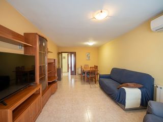 Appartement  Carrer de ferrer i busquets 132. Amplio piso de 3 habitaciones con balcón