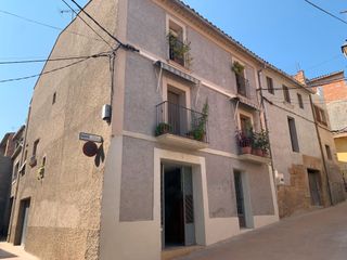 Maison jumelée dans Carrer portal del marca 5. Casa adosada con 4 habitaciones amueblada con parking, calefacci
