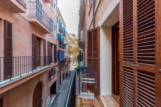 Piso  Jaume ferrer. Exclusiva vivienda totalmente reformada y amueblada en el corazó