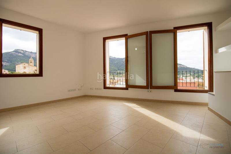 Foto 1b2cad96-b6ad-45da-8dc5-78c7b11db126. Casa  con espectaculares vistas a las montañas construida en el año 2011! en Andratx