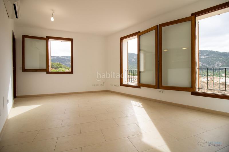 Foto 5bebbf7f-1d4d-4627-b3d7-cf2861eb972e. Casa  con espectaculares vistas a las montañas construida en el año 2011! en Andratx