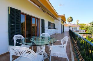 House in La Bonanova. Chalet unifamiliar de 425 m2 con gran jardín en bonanova, mallor