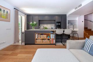 Casa  Gran via salobar. Chalet adosado con jardín y piscina en santa ponça!