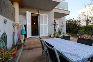 Flat  Antoni mus. Planta baja del año 2004 con jardín privado de 300 m2 y parking