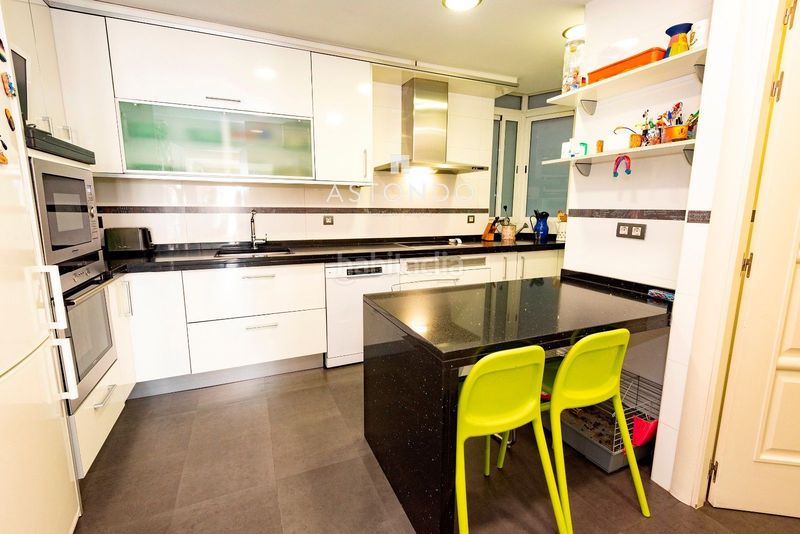 Foto 4bdc55fa-87d9-4525-aa5e-bbaf2b3aa4bd. Rent flat with heating parking pool in Niño Jesús Madrid