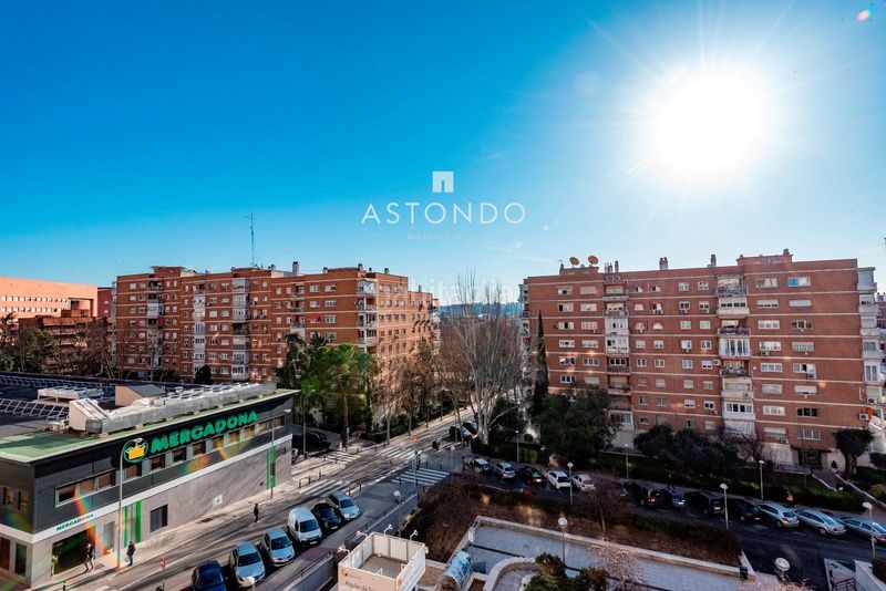 Foto 8c602d39-6b77-4273-9b5c-df41f6139e30. Rent flat with heating parking pool in Niño Jesús Madrid