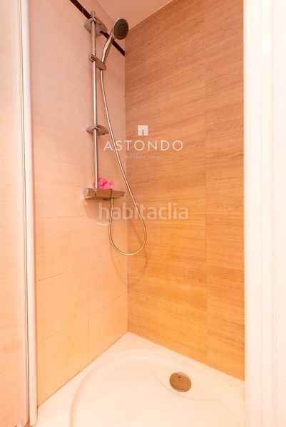 Foto f189535e-680a-40b4-b498-97339b7c4a4b. Rent flat with heating parking pool in Niño Jesús Madrid