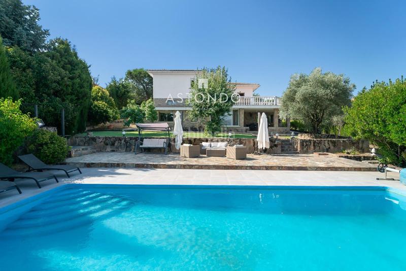 Foto 562a1bbf-e09a-4d44-85f7-147f6d80fa09. Chalet con riscaldamento parcheggio piscina in Soto del Real