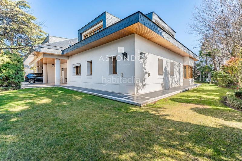 Foto 0e6f72aa-ecf9-454a-8094-eb82e8565f05. Chalet  independiente con 6 habitaciones, 8 baños, garaje, piscina, zonas verdes se vende en conde orgaz en Madrid