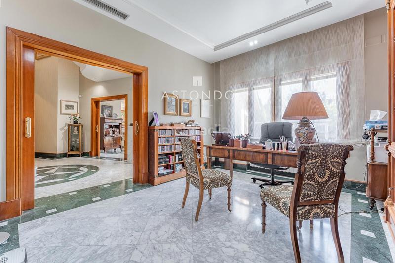 Foto 124ea392-3e2a-426b-81d8-ee8feda77314. Chalet  independiente con 6 habitaciones, 8 baños, garaje, piscina, zonas verdes se vende en conde orgaz en Madrid