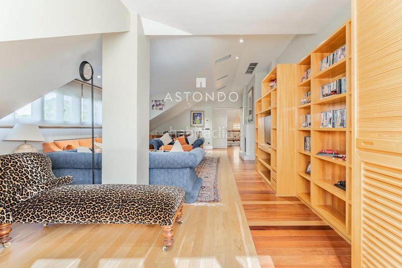 Foto 15cfcafd-74e1-430d-8f2b-2fefdb2aef5f. Chalet  independiente con 6 habitaciones, 8 baños, garaje, piscina, zonas verdes se vende en conde orgaz en Madrid