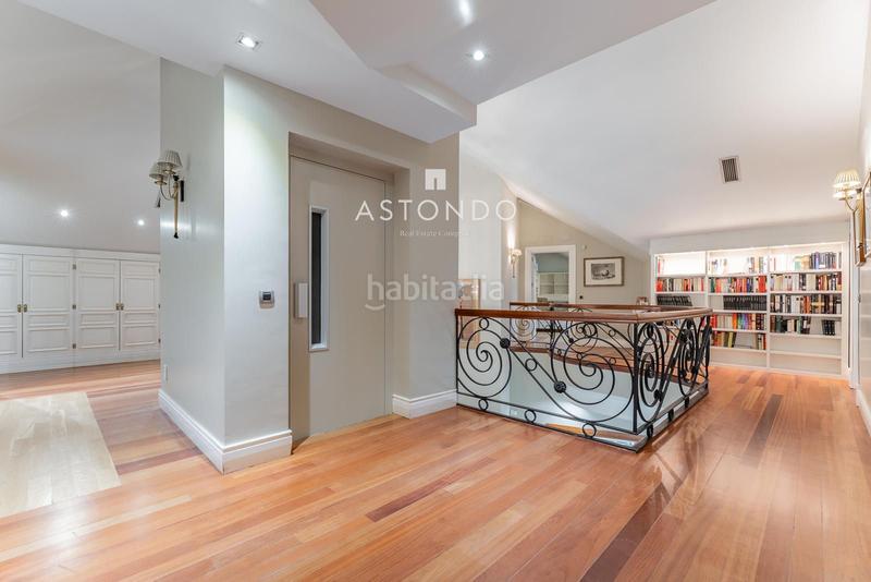 Foto 2ca8609f-cb20-4f22-8a41-2291565999fd. Chalet  independiente con 6 habitaciones, 8 baños, garaje, piscina, zonas verdes se vende en conde orgaz en Madrid