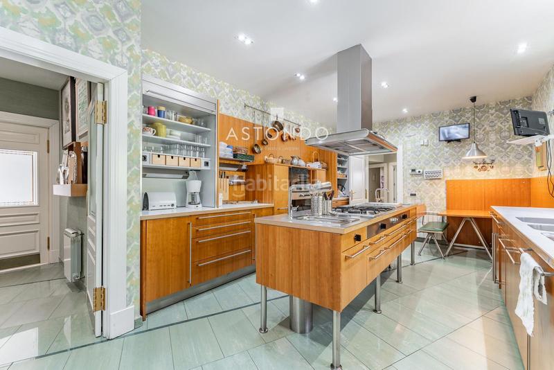 Foto 4a1341c9-d6b9-4947-aae3-7afa9420369f. Chalet  independiente con 6 habitaciones, 8 baños, garaje, piscina, zonas verdes se vende en conde orgaz en Madrid