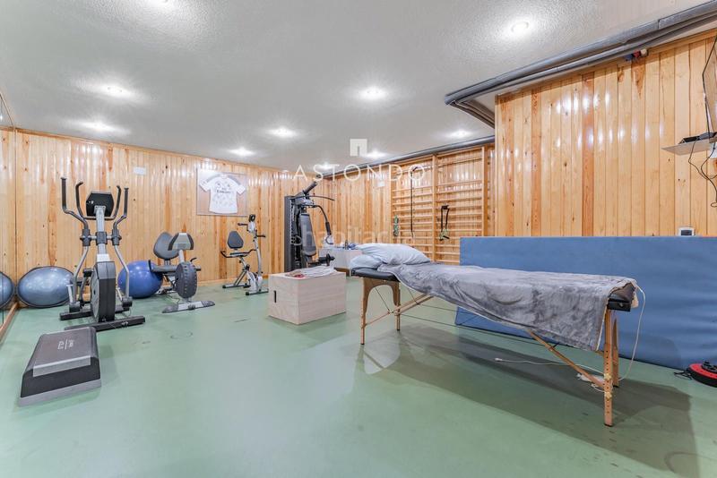 Foto 62fed114-68ed-41bb-991d-7d24992f5fa0. Chalet  independiente con 6 habitaciones, 8 baños, garaje, piscina, zonas verdes se vende en conde orgaz en Madrid