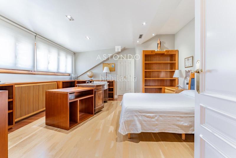 Foto 64321f63-6127-46f0-bb54-77979cde098a. Chalet  independiente con 6 habitaciones, 8 baños, garaje, piscina, zonas verdes se vende en conde orgaz en Madrid