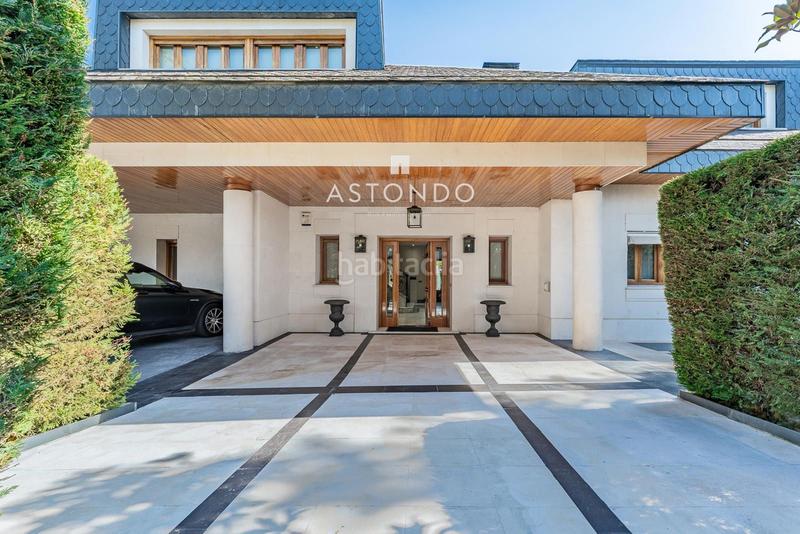 Foto 6482e165-9b01-4d5e-ab35-b7e4821473a4. Chalet  independiente con 6 habitaciones, 8 baños, garaje, piscina, zonas verdes se vende en conde orgaz en Madrid
