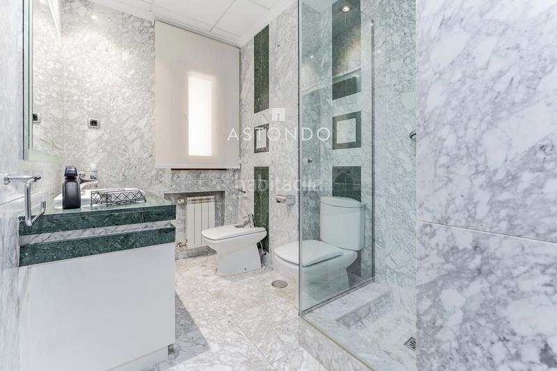 Foto 80dc23a0-0fd2-433e-9ae2-d32fae3ab9ec. Chalet  independiente con 6 habitaciones, 8 baños, garaje, piscina, zonas verdes se vende en conde orgaz en Madrid