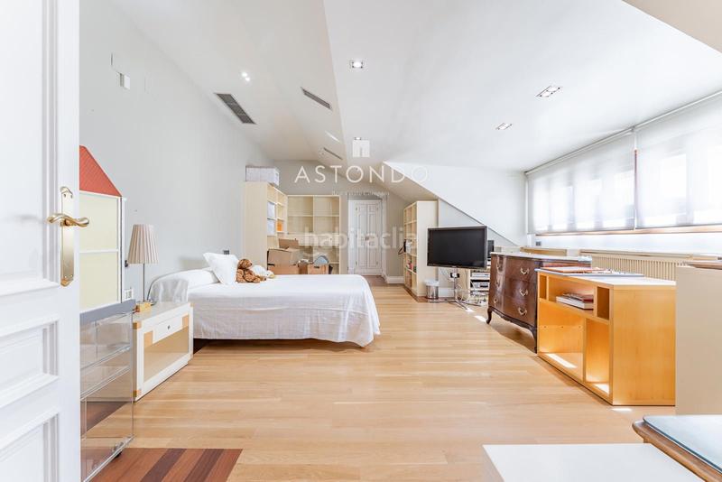 Foto 97ae2e20-faef-4535-907b-422e4e3dd1e0. Chalet  independiente con 6 habitaciones, 8 baños, garaje, piscina, zonas verdes se vende en conde orgaz en Madrid