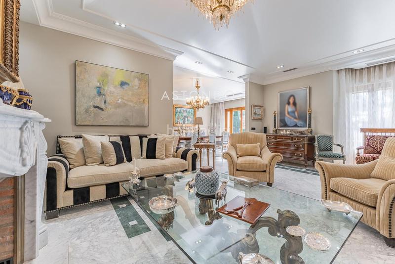 Foto a17520e9-d19d-4800-bfb4-6e0fa620ad2f. Chalet  independiente con 6 habitaciones, 8 baños, garaje, piscina, zonas verdes se vende en conde orgaz en Madrid