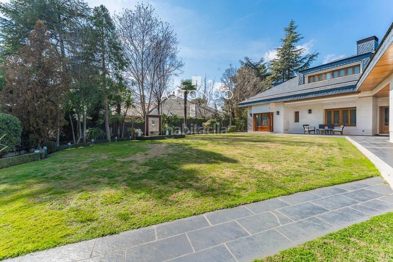 Foto ccb07d1e-15e0-47ba-b236-64b51360e260. Chalet  independiente con 6 habitaciones, 8 baños, garaje, piscina, zonas verdes se vende en conde orgaz en Madrid
