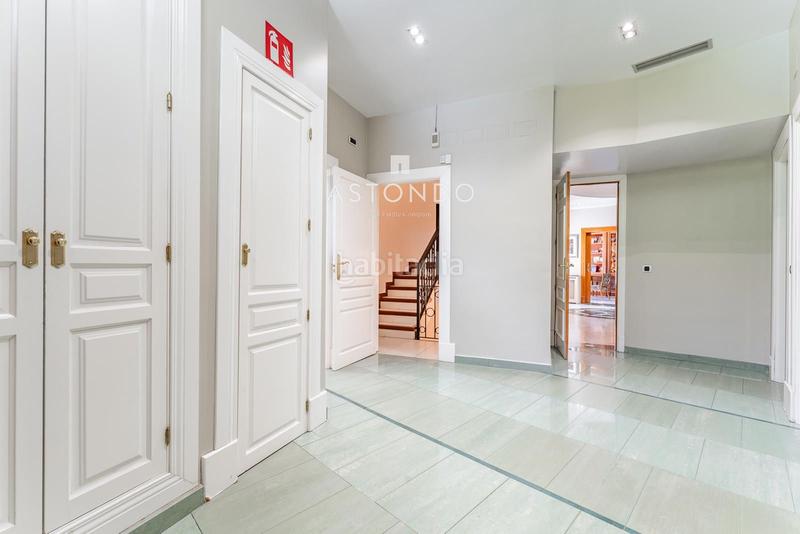 Foto d4682fc1-1821-47f6-bd30-0a12dee25101. Chalet  independiente con 6 habitaciones, 8 baños, garaje, piscina, zonas verdes se vende en conde orgaz en Madrid