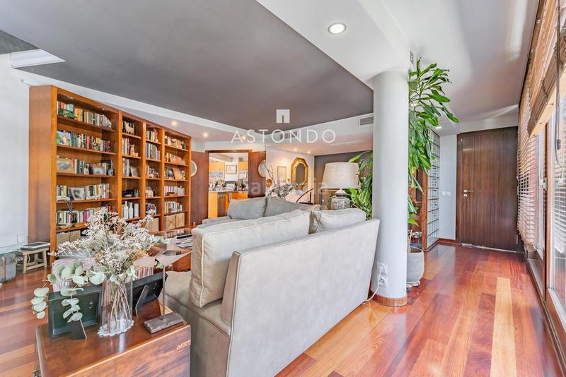 Foto 19e7ecc4-8f45-4602-8ecf-032c4b749be9. Reihenhaus mit heizung parking pool in Canillas Madrid