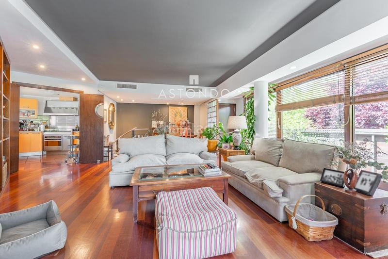 Foto 1aded54c-b9a2-4c57-a0cf-ad45daf54617. Reihenhaus mit heizung parking pool in Canillas Madrid