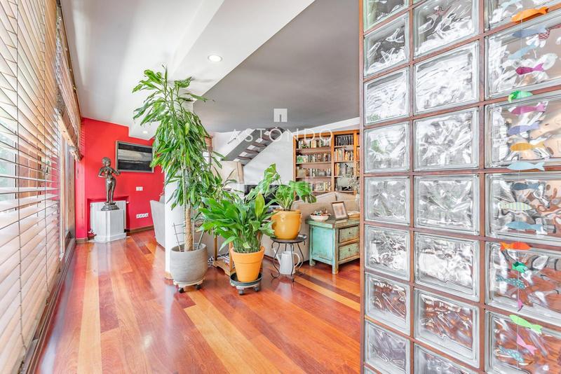 Foto 76621b38-6b28-472b-aef7-bde6d07ae034. Reihenhaus mit heizung parking pool in Canillas Madrid