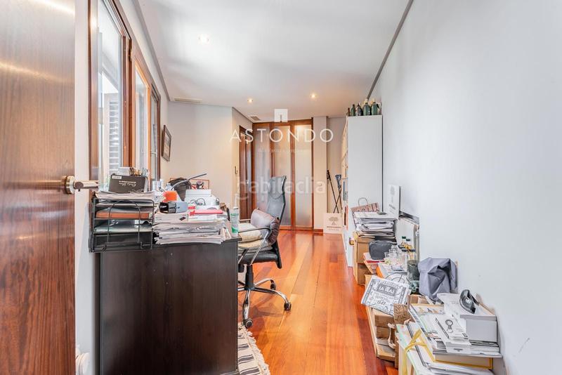 Foto 7ad4aca0-120a-449e-b701-25b6994a5403. Reihenhaus mit heizung parking pool in Canillas Madrid