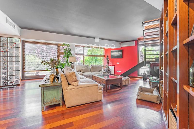 Foto 959673ae-37fb-46ac-80b5-7cdc647ea34d. Reihenhaus mit heizung parking pool in Canillas Madrid