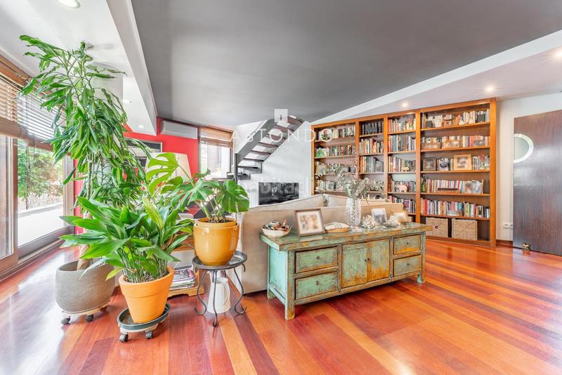 Foto a23d41d2-14b2-4082-a3ac-f12b393c628e. Reihenhaus mit heizung parking pool in Canillas Madrid