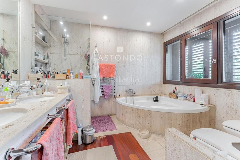 Foto b8376373-b90d-4278-8a4a-504ab69f70b6. Reihenhaus mit heizung parking pool in Canillas Madrid