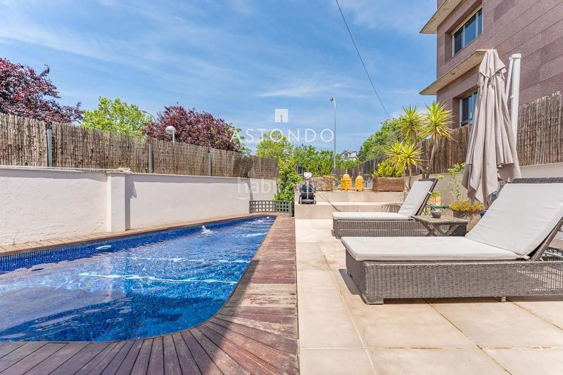 Foto be6325c1-83f2-4535-8125-1cb38a2ac5c9. Reihenhaus mit heizung parking pool in Canillas Madrid