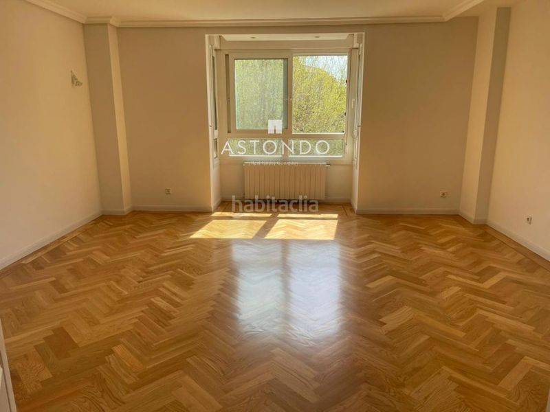 Foto 0d090a40-3cd0-45df-a5ce-f3c31fc9b3b3. Rent flat with heating parking pool in Pinar del Rey Madrid