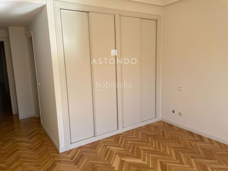 Foto 35b579be-af9b-4f9d-9591-e70191f00641. Rent flat with heating parking pool in Pinar del Rey Madrid