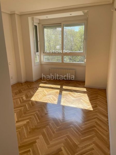 Foto 6788a8fa-515b-4b11-b49d-1527265319b5. Rent flat with heating parking pool in Pinar del Rey Madrid