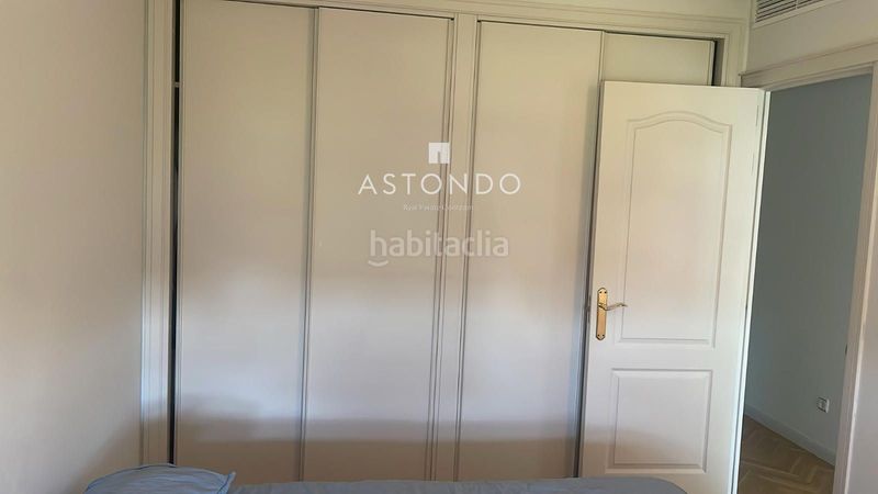 Foto 7bbe2275-b784-45b3-b6a5-0d665add8ecc. Rent flat with heating parking pool in Pinar del Rey Madrid