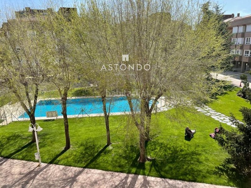 Foto ac7a9366-3a17-4642-9506-e4502dfd91a4. Rent flat with heating parking pool in Pinar del Rey Madrid