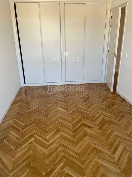 Foto bc4ae60b-6605-4731-b678-c37f655f9f75. Rent flat with heating parking pool in Pinar del Rey Madrid