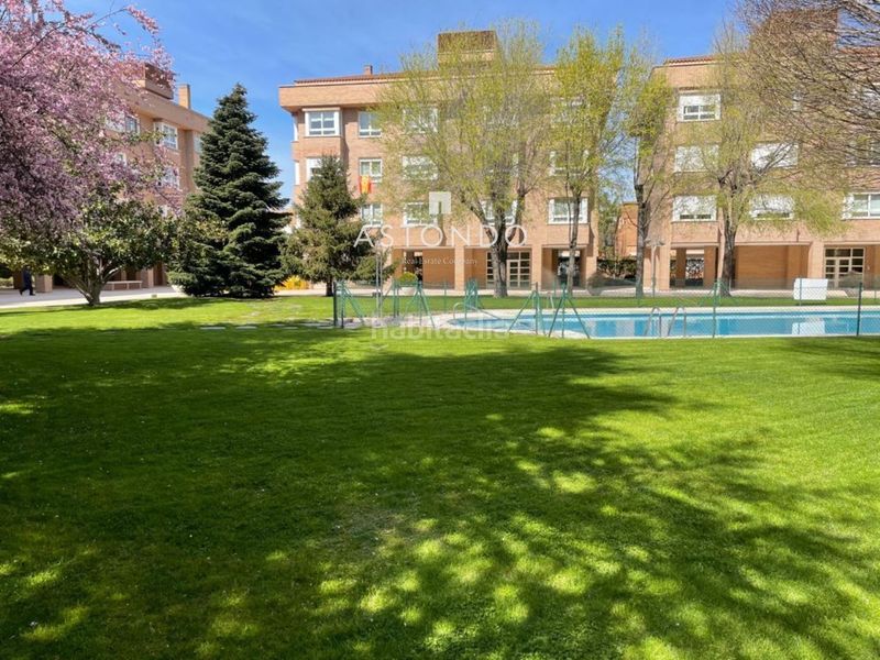 Foto d5e536a4-2912-493b-b7a1-b147e1deef2e. Rent flat with heating parking pool in Pinar del Rey Madrid