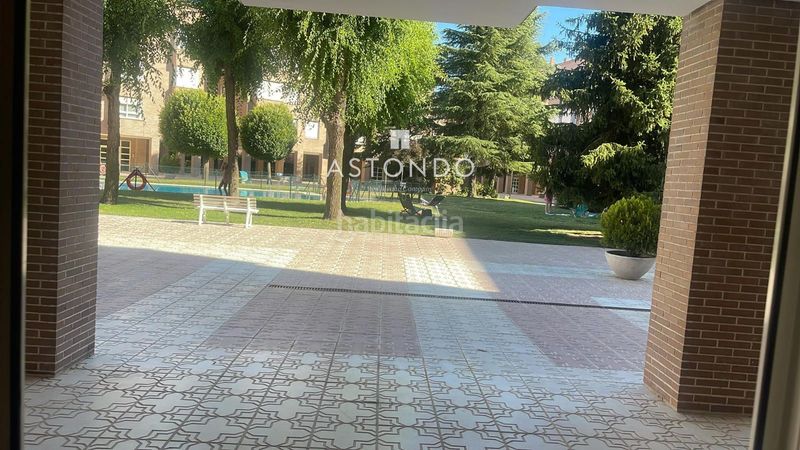 Foto e00620a4-fb00-4870-a4a6-a57d545736c4. Rent flat with heating parking pool in Pinar del Rey Madrid