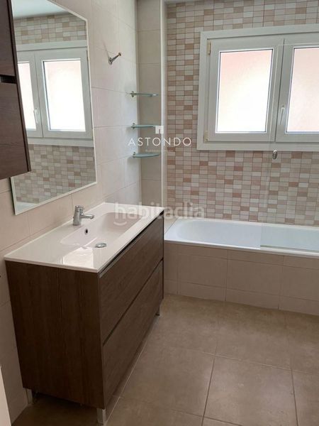 Foto f5a4e8a4-74ce-405d-8e48-fc3595a96147. Rent flat with heating parking pool in Pinar del Rey Madrid