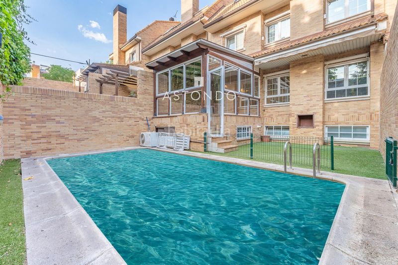 Foto 9b2fbd3a-27f9-484b-890e-450c465bffeb. Lloguer casa adossada amb calefacció aparcament piscina a Madrid