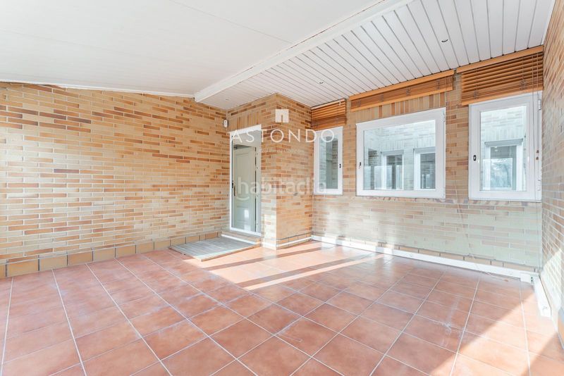 Foto c8eb1f8a-939f-4e02-8daa-4d9a84946ccc. Lloguer casa adossada amb calefacció aparcament piscina a Madrid