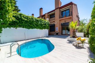 Lloguer Casa adossada a Conde Orgaz - Piovera. Chalet en alquiler en arturo soria, 6 dormitorios, 5 baños, pisc