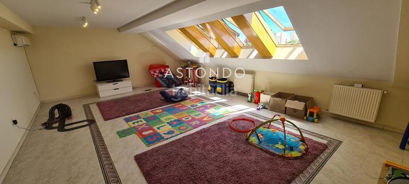 Foto 12dd48e5-6fd9-40e9-9f5e-0c8227ca4aeb. Lloguer casa adossada amb calefacció aparcament piscina a Madrid