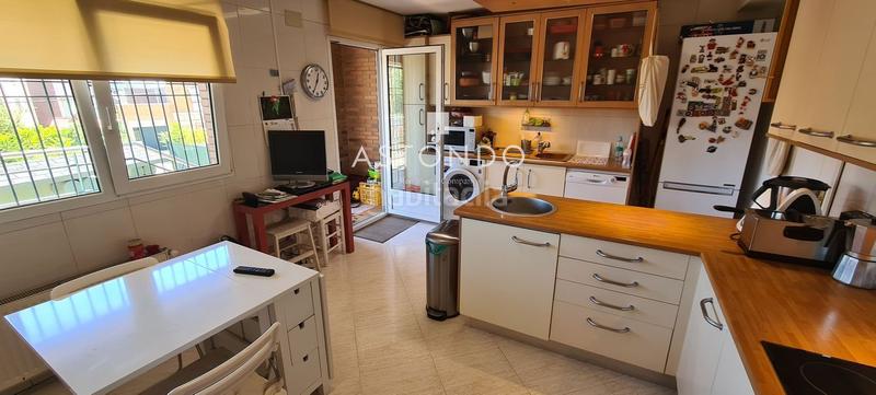 Foto 4ba674e6-68b8-4b3d-9a76-e5b3e872e7a0. Lloguer casa adossada amb calefacció aparcament piscina a Madrid