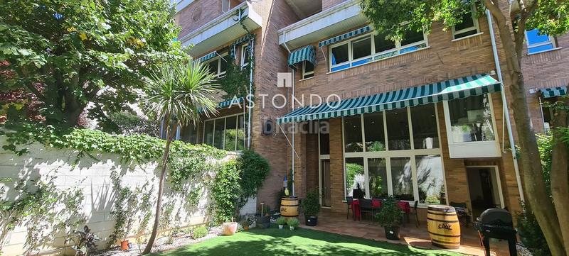 Foto 106aecb7-8d8c-4bdb-9067-efee190d27a5. Rent semi detached house with heating parking pool in Madrid